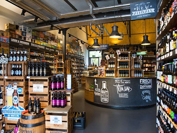 Visit the brewery's craft beer store.