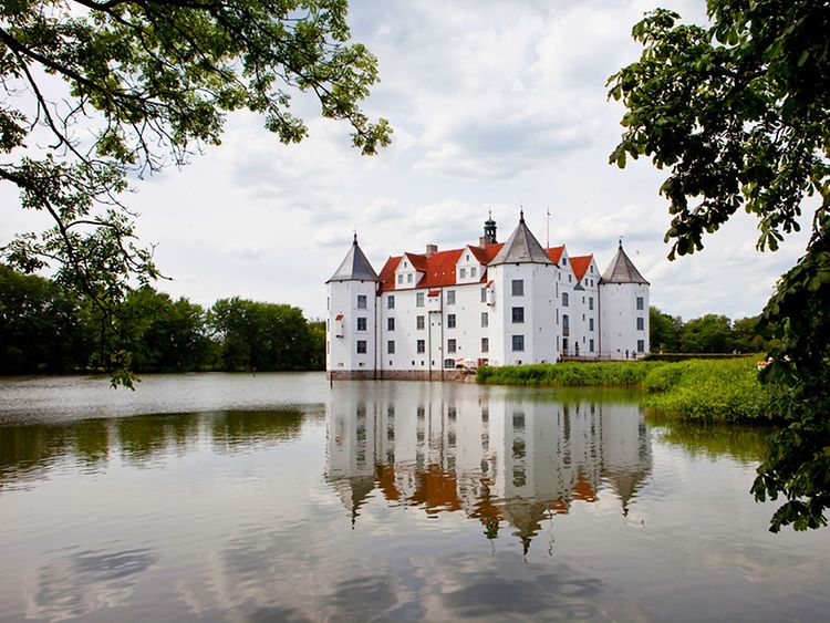  Gluecksburg Castle