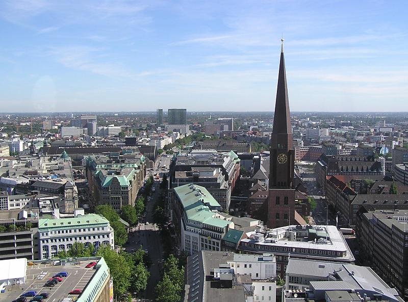 Bird's-eye view showing St. Jacobi and the Mönckebergstrasse shopping street 