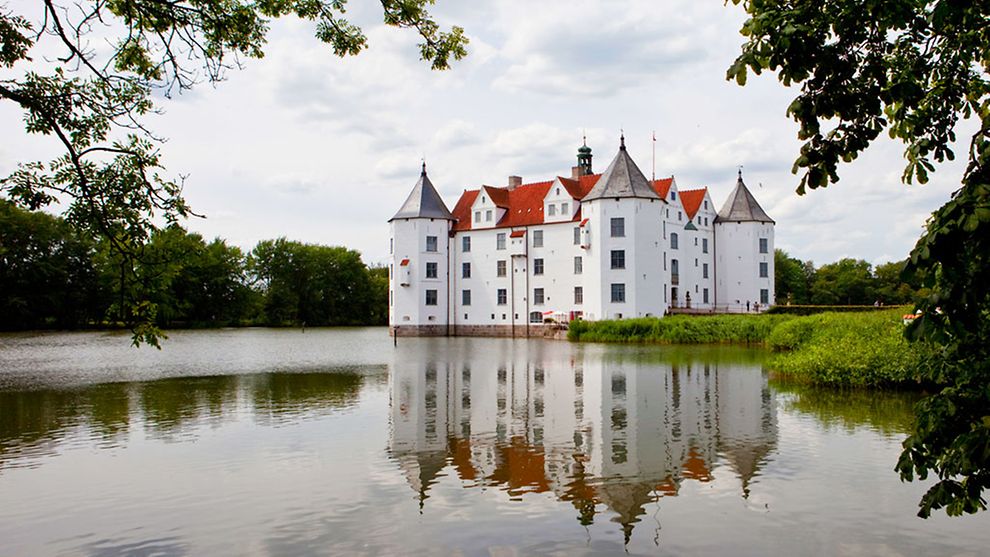  Gluecksburg Castle