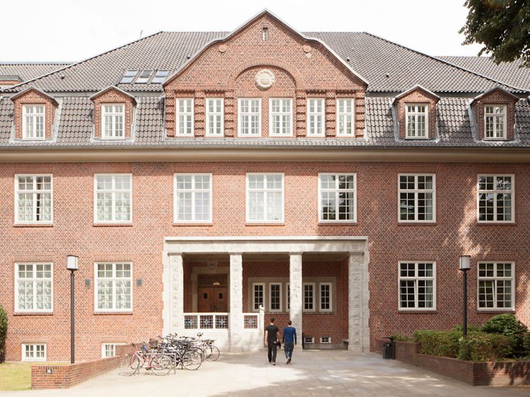 Hamburg Media School Entrance
