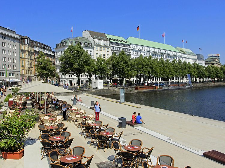  Outdoor tables along the Alster