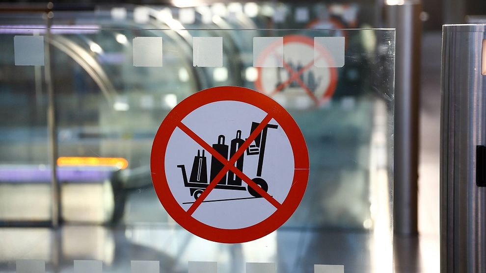 Travel carts prohibited sign at Hamburg International Airport
