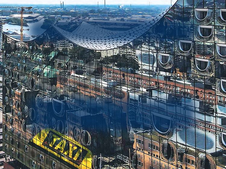  Reflection of a taxi on the facade of the Elbphilharmonie in Hamburg
