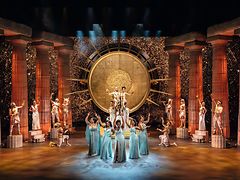  Bühnenbild des Olymp im Musical Disneys HERCULES.